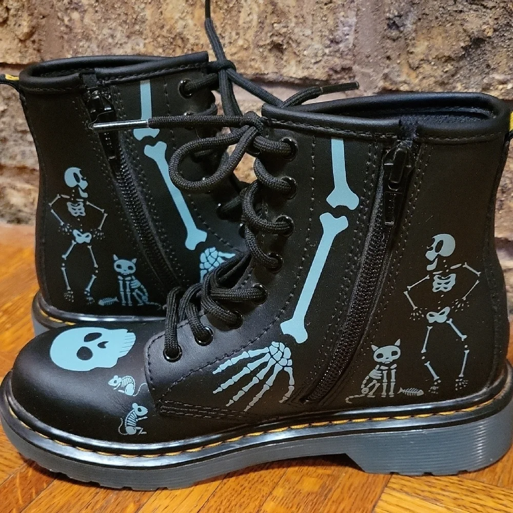 Dr. Martens Kids Skull Skeleton Glow in the Dark Black Boots Size 1